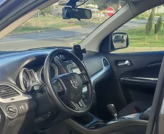 Dodge Journey – samochód kategorii Komfort, Crossover na wynajem w Gruzji ✓ Bez Depozytu ✓ Ubezpieczenie: OC, SCDW, FDW, Pasażerowie, Od Kradzieży, Bez Depozytu.